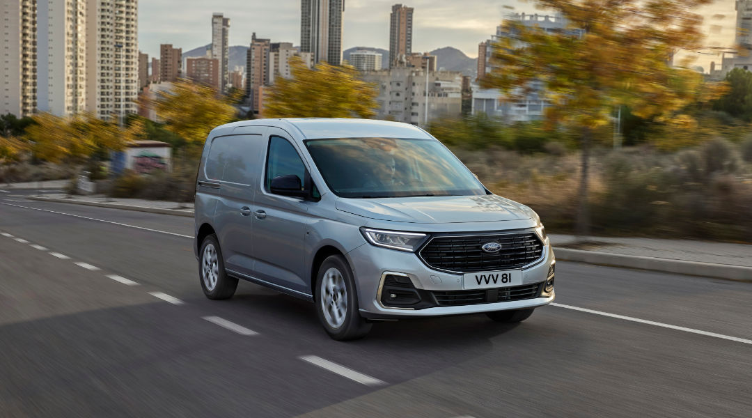 Ford Transit Connect PHEV in der Stadt